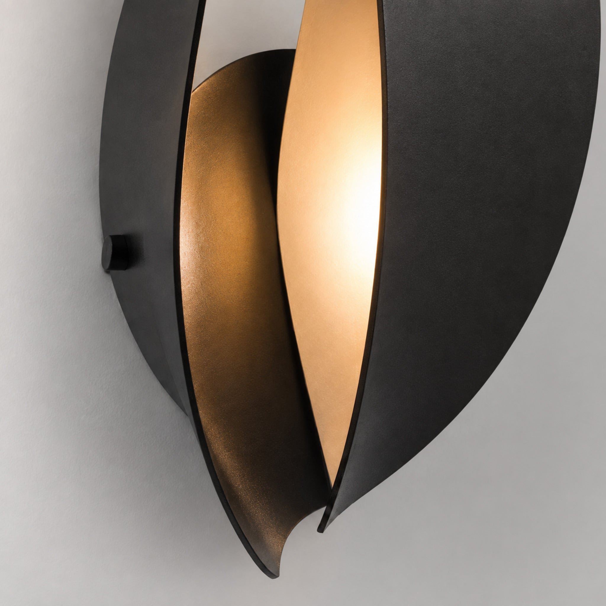 Applique murale LED Arc Noir – Luminaire sculptural noir et lumière chaude