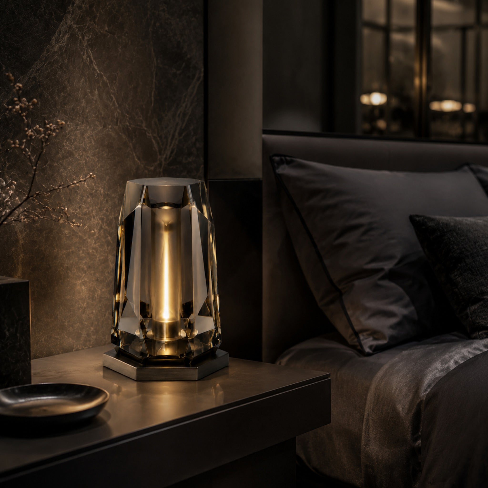 Lampe LED Prisme Fumé – Luminaire d’ambiance en verre graphite